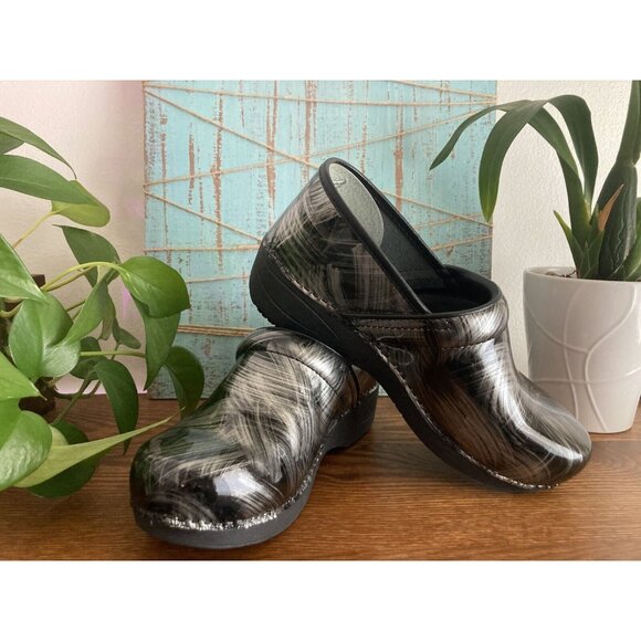 Dansko PRO XP 2.0 Black & Pewter Patent Leather Clogs Women Sz US 10.5-11 EU 41 - Picture 1 of 8